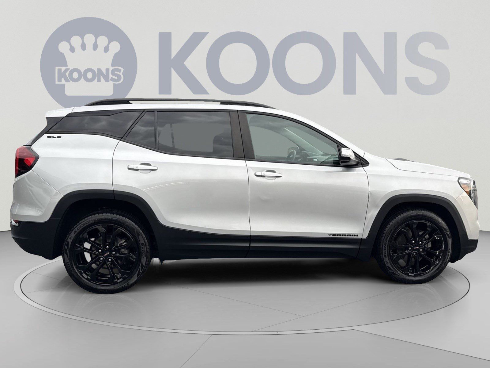 Used 2022 GMC Terrain SLE w/ Driver Convenience Package FWD image 8