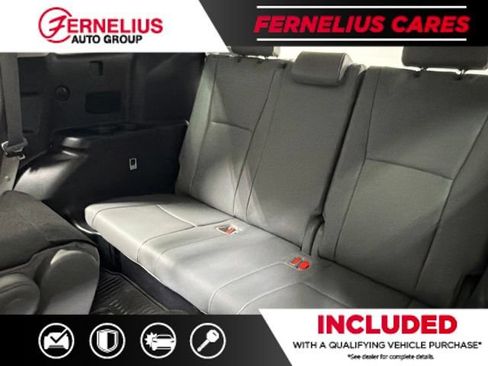 Used 2025 Toyota Highlander XLE AWD/4WD image 25