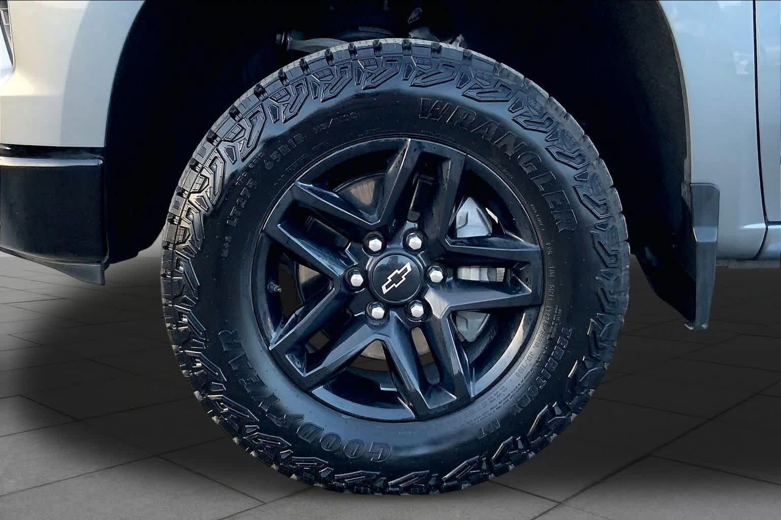 Used 2024 Chevrolet Silverado 1500 Custom Trail Boss AWD/4WD image 11