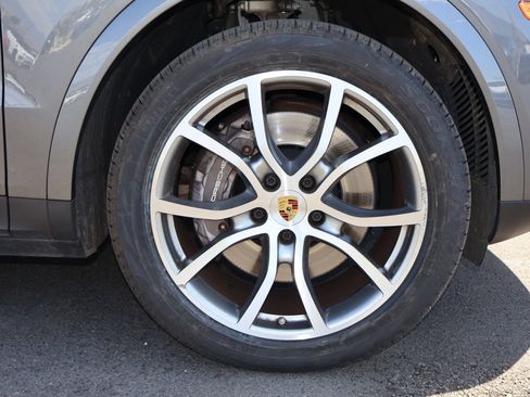 Certified 2023 Porsche Cayenne AWD/4WD image 31