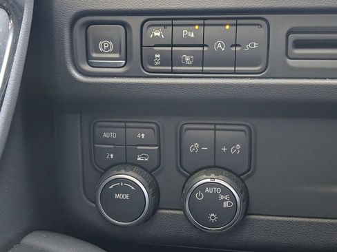 Used 2022 Chevrolet Tahoe LT w/ Luxury Package AWD/4WD image 27