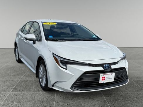 Certified 2025 Toyota Corolla LE w/ LE Premium Package AWD/4WD image 9