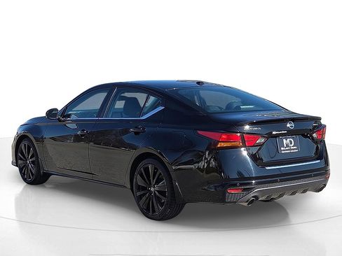 Used 2022 Nissan Altima 2.5 SR w/ Midnight Edition Package image 4