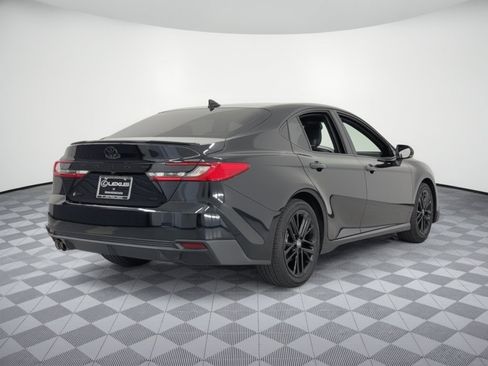 Used 2025 Toyota Camry SE w/ Convenience Package FWD image 9