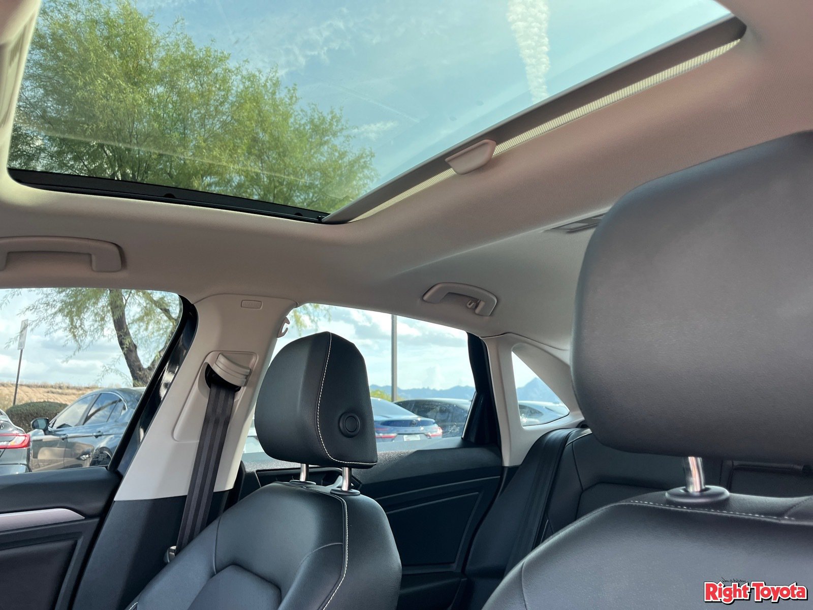 Used 2024 Volkswagen Jetta SE w/ Panoramic Sunroof Package FWD image 31