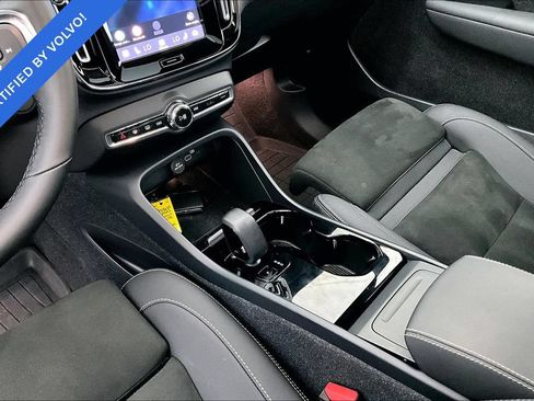 Certified 2023 Volvo XC40 Recharge Plus AWD/4WD image 18