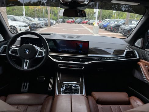 Used 2025 BMW X7 M60i AWD/4WD image 29