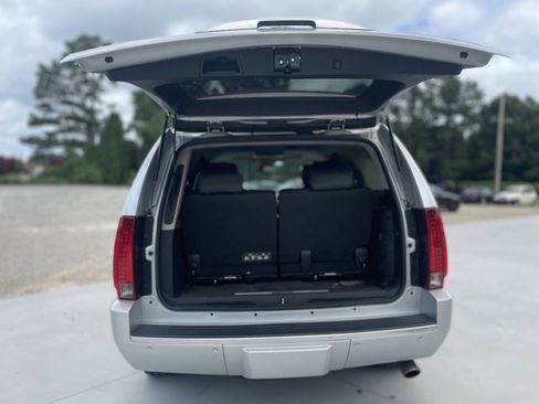 Used 2013 Cadillac Escalade Luxury AWD/4WD image 7