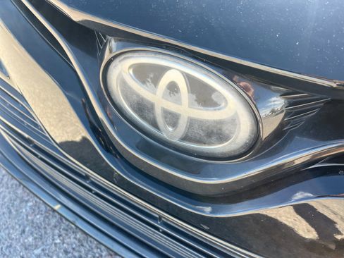 Used 2019 Toyota Camry LE image 23