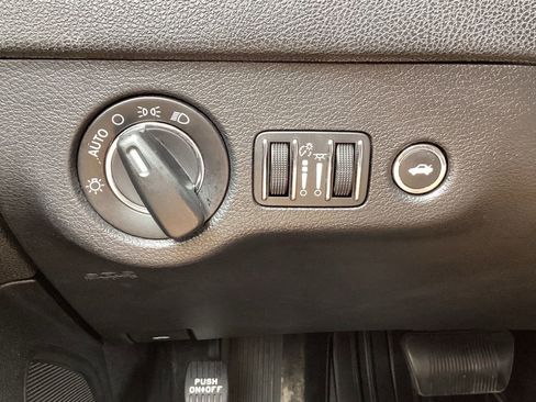 Used 2019 Chrysler 300 Touring w/ Sport Appearance Package AWD/4WD image 23