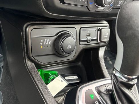 Certified 2023 Jeep Renegade Latitude AWD/4WD image 23