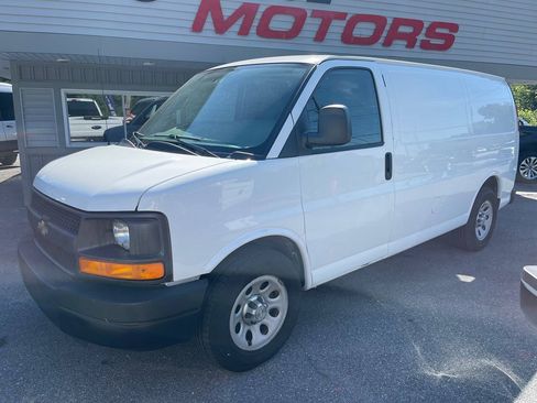 Used 2014 Chevrolet Express 1500 RWD image 3