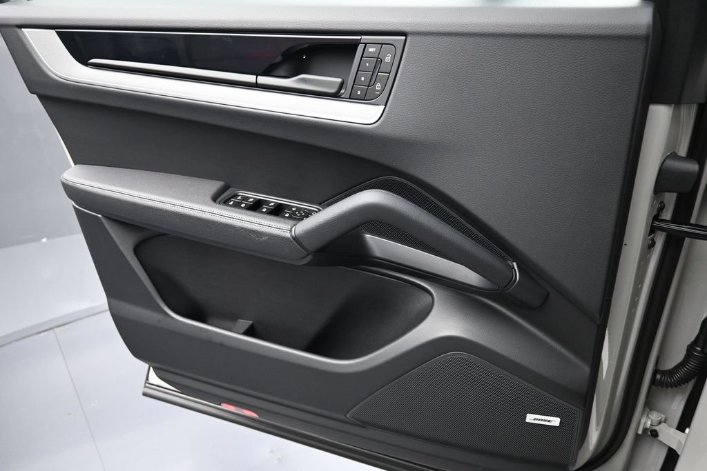 Certified 2026 Porsche Cayenne Coupe AWD/4WD image 24
