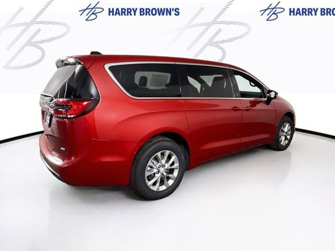 New 2027 Chrysler Pacifica Select AWD/4WD image 32