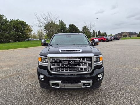 Used 2019 GMC Sierra 2500 Denali w/ Duramax Plus Package AWD/4WD image 2