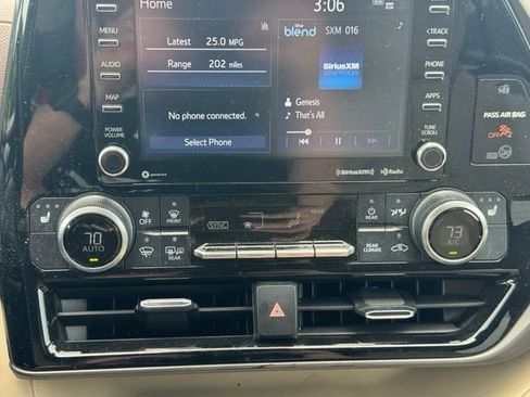 Used 2022 Toyota Highlander XLE AWD/4WD image 26