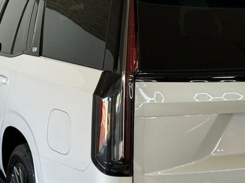 Used 2023 Cadillac Escalade V image 9