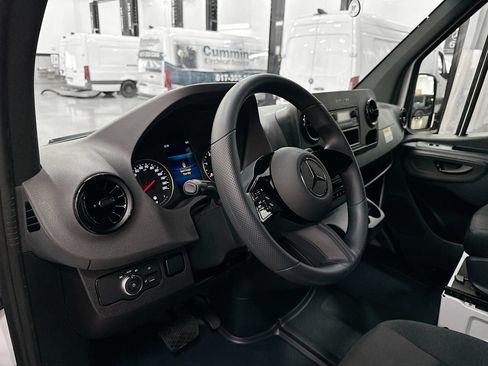 Used 2026 Mercedes-Benz Sprinter 2500 image 10