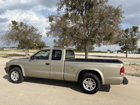 Used 2004 Dodge Dakota 2WD Club Cab w/ Tire & Handling Group image 13