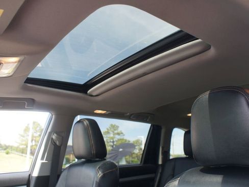 Used 2019 Toyota Highlander XLE FWD image 6