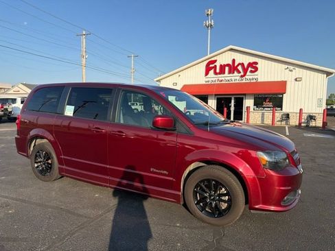 Used 2019 Dodge Grand Caravan GT FWD image 1