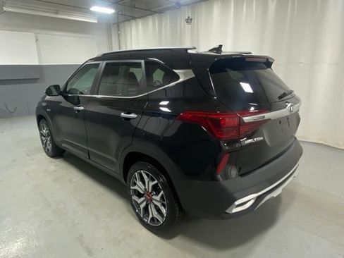 Used 2021 Kia Seltos SX w/ SX Sunroof Package AWD/4WD image 2