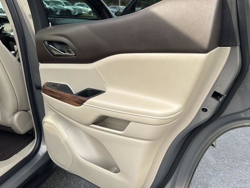 Used 2019 GMC Acadia Denali w/ Technology Package FWD image 15