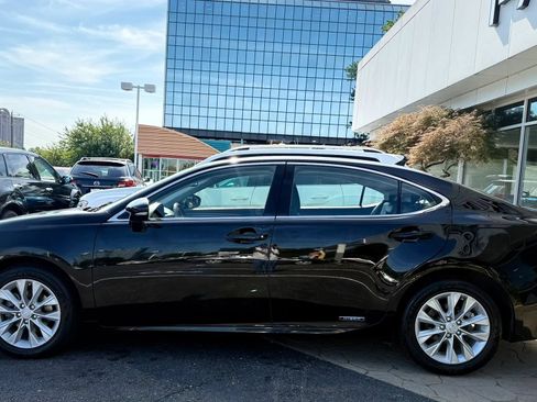 Used 2013 Lexus ES 300h w/ Luxury Pkg FWD image 4