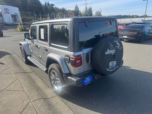 Used 2018 Jeep Wrangler Unlimited Sahara image 8