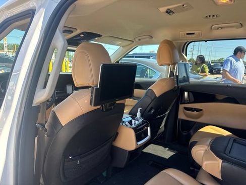 Used 2022 Kia Carnival EX FWD image 10
