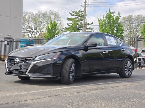Used 2023 Nissan Altima 2.5 SV FWD image 16