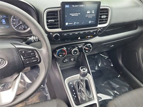 Used 2021 Hyundai Venue SE image 14
