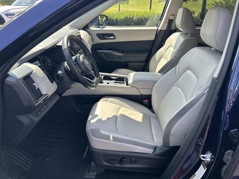 Used 2022 Nissan Pathfinder SL FWD image 23