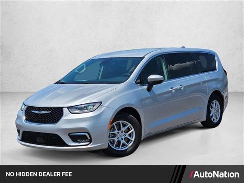 Used 2023 Chrysler Pacifica Touring-L FWD image 1