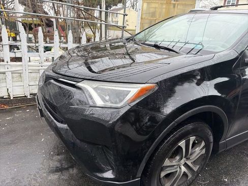 Used 2017 Toyota RAV4 LE image 3