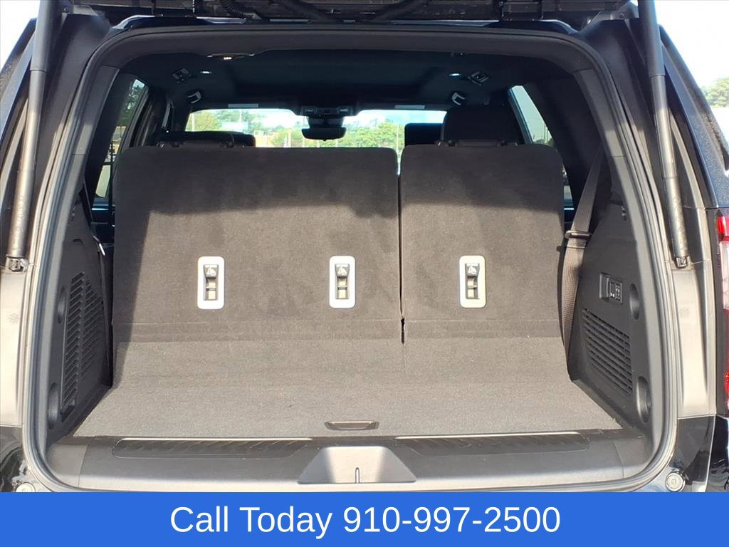 Used 2025 GMC Yukon Elevation w/ Elevation Premium Package AWD/4WD image 9