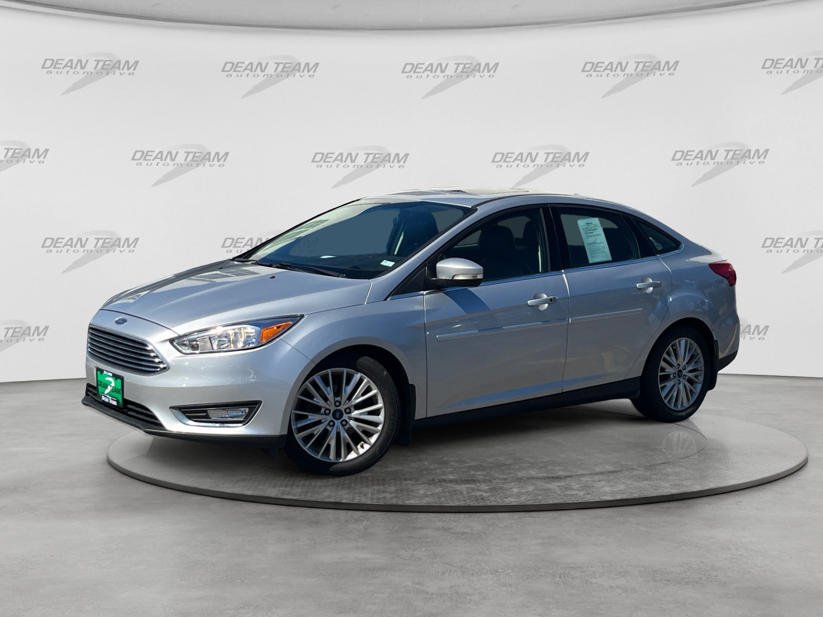 Used 2018 Ford Focus Titanium FWD image 3