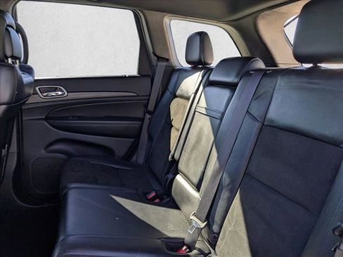Used 2020 Jeep Grand Cherokee Altitude image 16