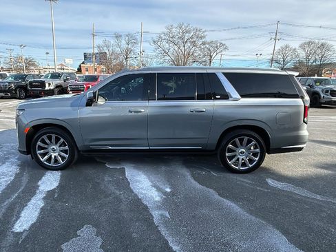 Certified 2024 Cadillac Escalade ESV Premium Luxury Platinum w/ Heavy-Duty Trailer Package image 4