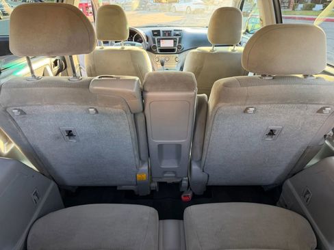 Used 2013 Toyota Highlander Plus image 27
