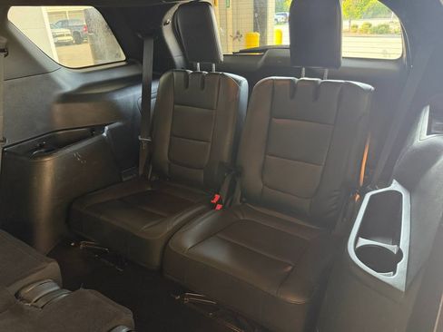 Used 2019 Ford Explorer XLT w/ Equipment Group 202A AWD/4WD image 27
