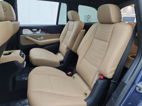 Used 2024 Mercedes-Benz GLS 450 4MATIC image 15