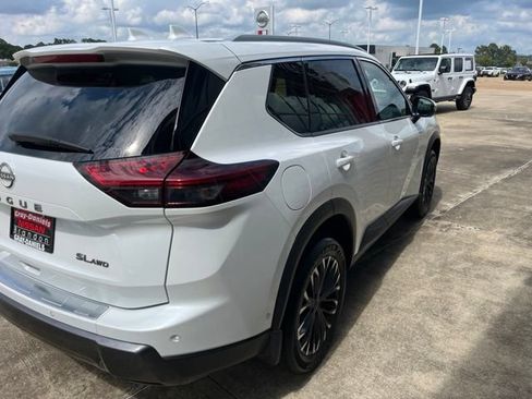 Certified 2025 Nissan Rogue SL w/ Tech Package AWD/4WD image 4