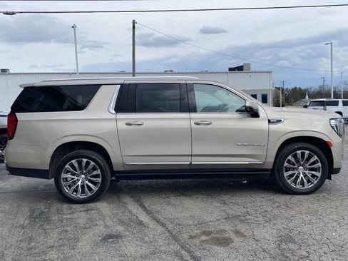 Used 2021 GMC Yukon XL Denali w/ Denali Premium Package image 8