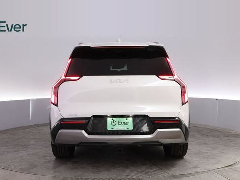 Used 2024 Kia EV9 Land AWD/4WD image 15