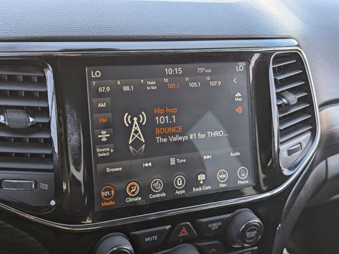 Used 2020 Jeep Grand Cherokee Altitude image 24