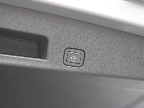 New 2026 Chevrolet Traverse RS w/ LPO, Floor Liner Package FWD image 17