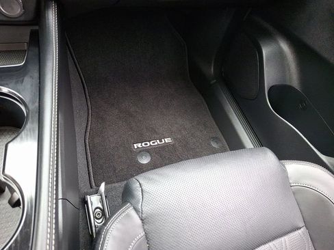 Used 2024 Nissan Rogue Platinum image 29