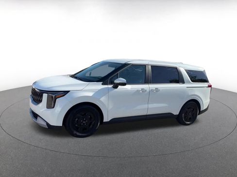 Used 2026 Kia Carnival FWD image 7