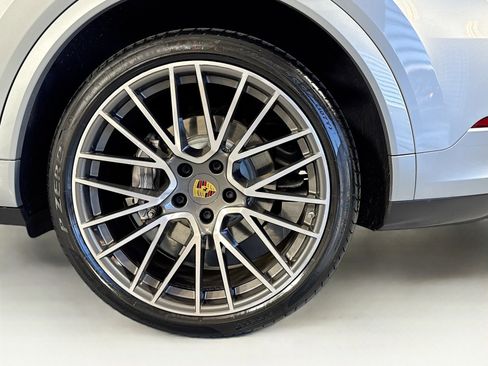 Used 2022 Porsche Cayenne E-Hybrid image 24